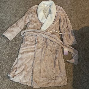 NWT robe size M/L